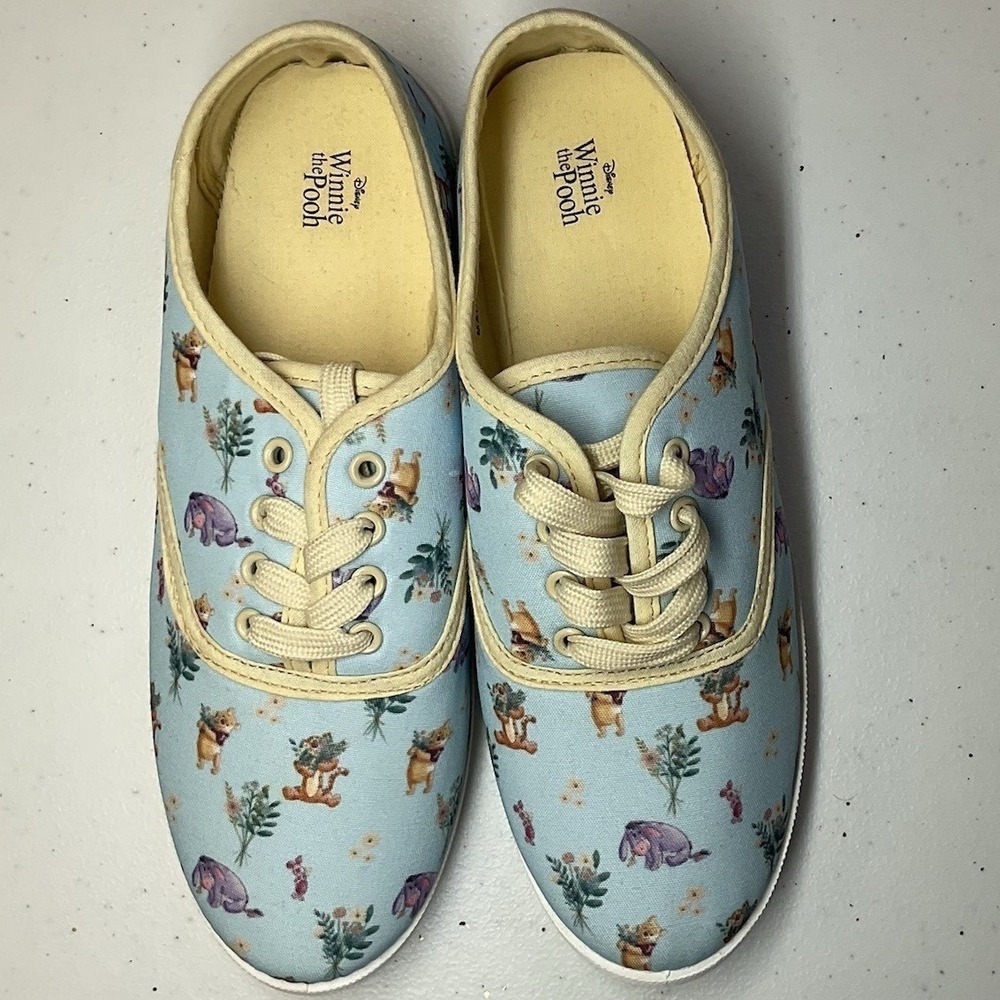 Disney Women Sneakers Blue Winnie the Pooh Floral Canvas Size 6 Cottagecore